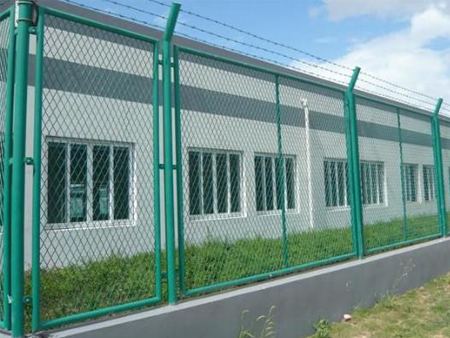 监狱钢板网护栏